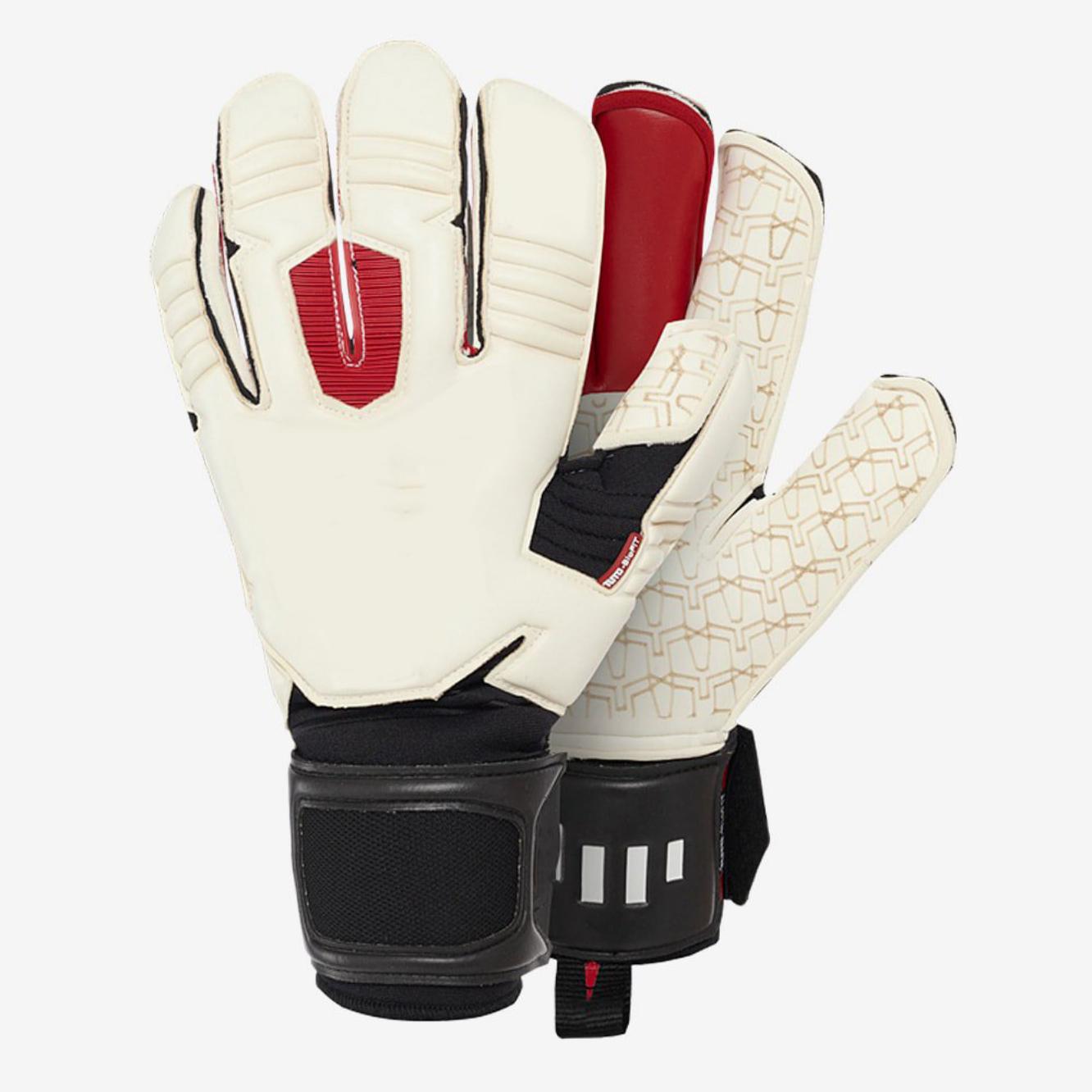 06 Goalkeeper Gloves - Image 1